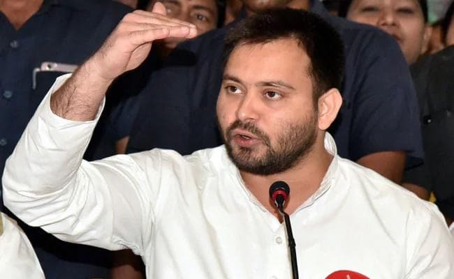 Article 370 हटाने के मुद्दे पर तेजस्वी ने तोड़ी चुप्पी, ट्वीट कर कहा…