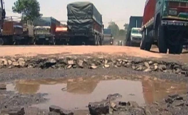 दीदी के बोलो : बदहाल सड़कें व कचरों की तस्वीरें भेज लोग कर रहे शिकायतें