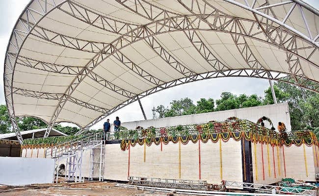 आजादी के जश्‍न में डूबा पूरा देश, मोरहाबादी मैदान में मुख्यमंत्री रघुवर दास  फहरायेंगे तिरंगा