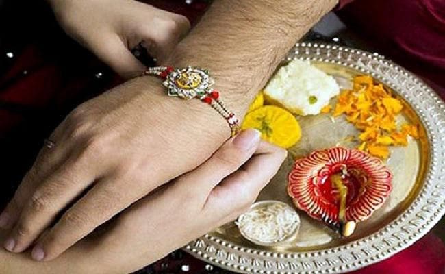 अमृततुल्य समय में भाई की कलाई में बांधे राखी, जानें रक्षा सूत्र बांधने का सही वक्त