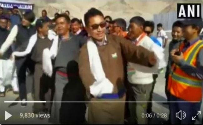 लद्दाख के जिस सांसद ने अपने भाषण से संसद में लूटी थी वाहवाही, स्वतंत्रता दिवस पर जमकर किया डांस, देखें वीडियो