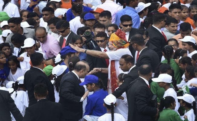 जश्न-ए-आजादीः लाल किले की प्राचीर से पीएम मोदी, देखें तस्वीरें