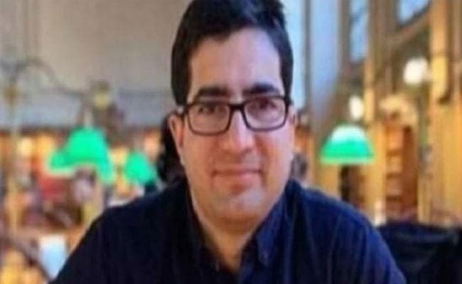 शाह फैसल को संतूर होटल के हिरासत केंद्र में स्थानांतरित किया गया