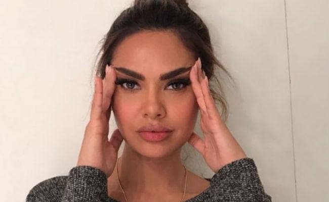 स्वतंत्रता दिवस पर इस एक्ट्रेस ने दी थी ''गणतंत्र दिवस'' की बधाई, ट्रोल हुईं तो बोलीं- अकाउंट हैक हुआ था