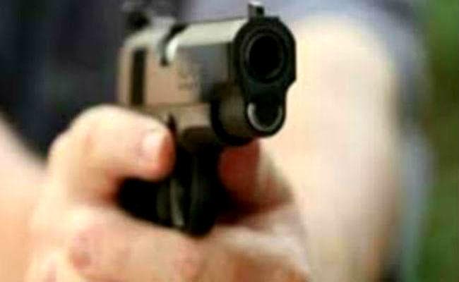 शिवहर : ओपीडी में कार्यरत चिकित्सक पर अपराधियों ने की अंधाधुंध फायरिंग, कहा- यह ट्रेलर है...