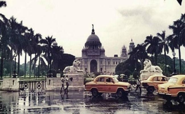 विक्टोरिया मेमोरियल के सामने गिरी बिजली, एक की मौत, 16 घायल
