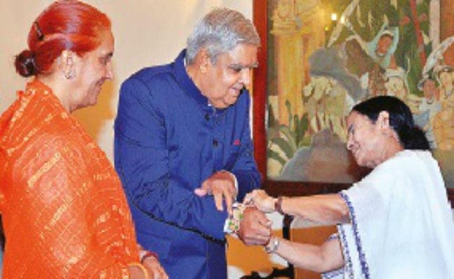 सीएम ने राज्यपाल को बांधी राखी