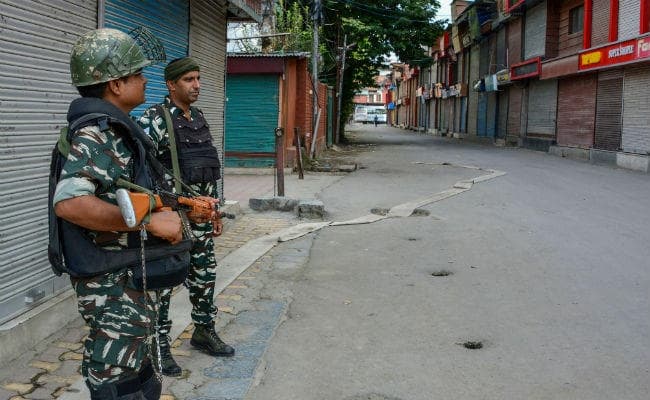 कश्मीर में फोन लाइनें सप्ताहांत तक हो जाएंगी बहाल, खुलेंगे स्कूल, 12 दिनों में नही गयी किसी की जान