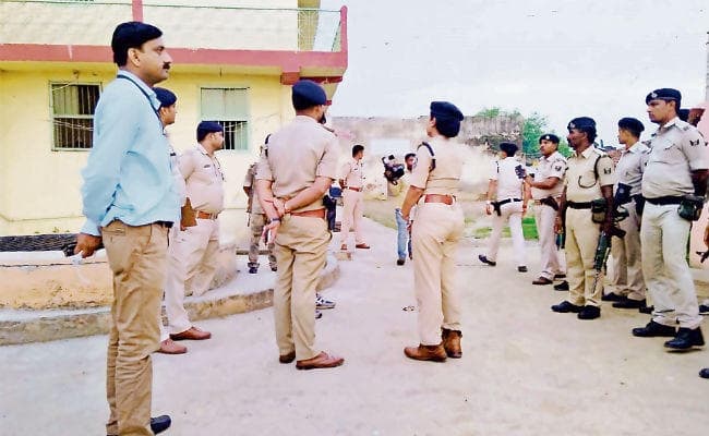 पुलिस छावनी में तब्दील रहा अनंत सिंह का गांव, पल-पल की खबर लेते रहे ग्रामीण, कार्रवाई में 200 पुलिसकर्मी थे शामिल
