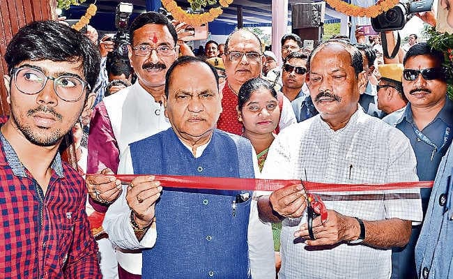 रांची : जिम्मेदारी से करें मरीजों की सेवा : रघुवर दास