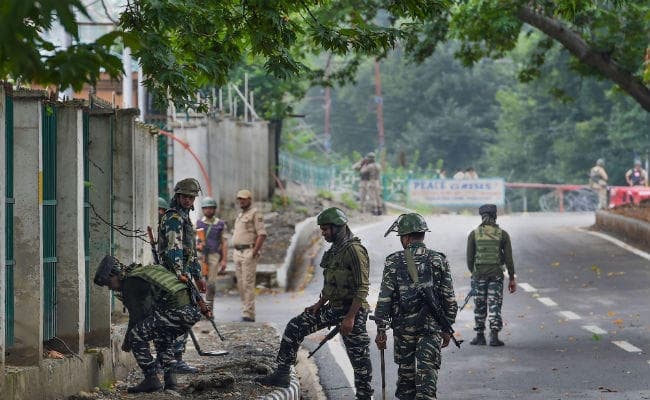 जम्मू-कश्‍मीर में धीरे-धीरे दी जा रही है ढील, टेलिफोन सेवा बहाल हुई, जम्मू में चलने लगा इंटरनेट