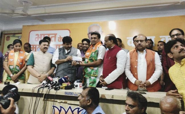 केजरीवाल सरकार में पूर्व मंत्री कपिल मिश्रा ने थामा भाजपा का दामन