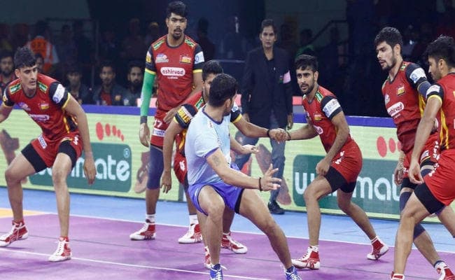 प्रो कबड्डी : बेंगलुरु बुल्स ने तमिल थलाइवाज को दी शिकस्त, चमके पवन कुमार