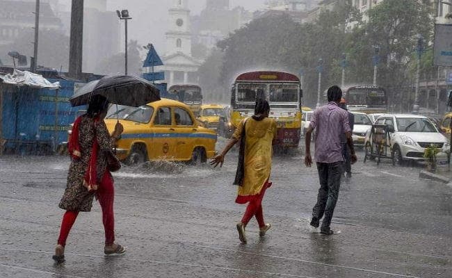 भारी बारिश से जनजीवन बेपटरी, कोलकाता में 24 घंटे में हुई 186.1 मिमी बारिश, कई इलाकों में जलजमाव से परेशानी
