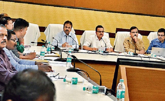 रांची : मुख्यमंत्री के प्रधान सचिव ने की वीडियो कांफ्रेंसिंग, कहा – उपायुक्त भी अपने जिले में करें सीधी बात कार्यक्रम