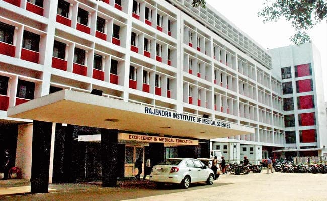 Jharkhand News: झारखंड में कोरोना के कहर के बीच रांची के रिम्स में चलेगी ओपीडी ! रिम्स प्रबंधन लेगा फैसला