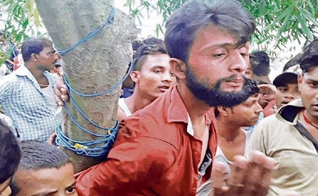 दरभंगा : बाइक लुटेरे को पेड़ से बांधकर पीटा
