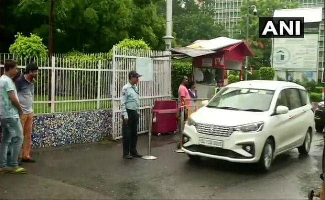 पूर्व वित्त मंत्री अरुण जेटली की हालत बेहद नाजुक, मोहन भागवत ने एम्स पहुंच जाना हाल