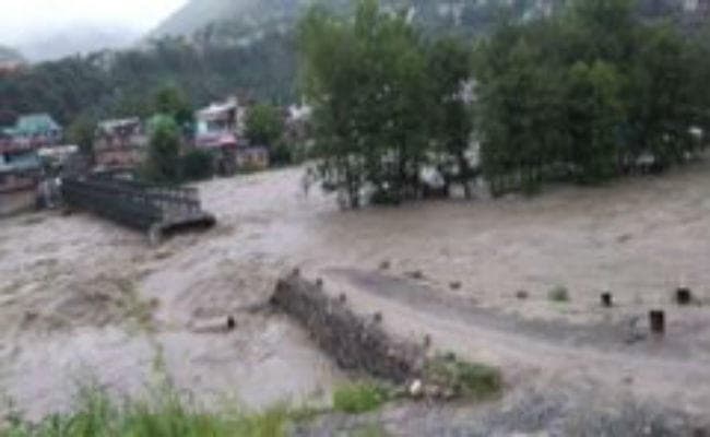 बारिश ने मचाई हिमाचल में तबाही, शिमला में भूस्खलन के मलवे में पांच दबे, कई लोगों की मौत