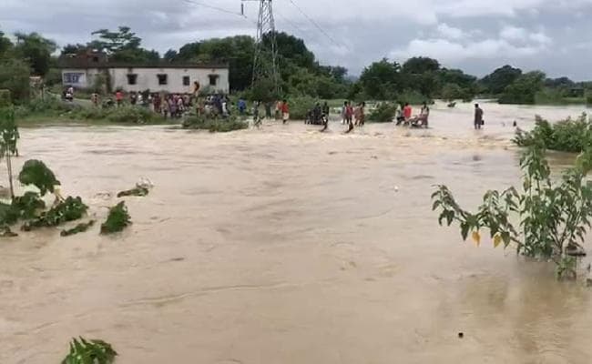 मूसलाधार बारिश से पश्चिम सिंहभूम में बाढ़, मकान डूबे, कई परिवार बेघर, रांची से भेजी गयी NDRF की टीम