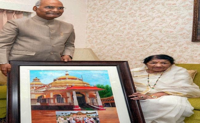 राष्ट्रपति कोविंद ने मुंबई में भारत रत्न लता मंगेशकर से की मुलाकात
