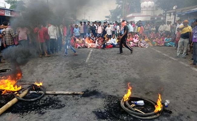 Jharkhand : रामगढ़ में ट्रिपल मर्डर केस से लोगों में आक्रोश, पतरातू-रामगढ़ मार्ग को किया जाम