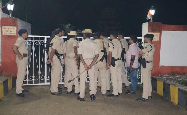 रात दो बजे MLA अनंत सिंह को गिरफ्तार करने पहुंची पुलिस, UAPA कानून के तहत घोषित हो सकते हैं आतंकी