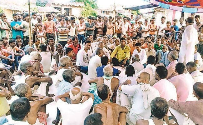 पंचायत का फरमान : छात्र-छात्राओं के मोबाइल इस्तेमाल पर पाबंदी, भोजपुरी गीत पर भी रोक, ...जानें और क्या?