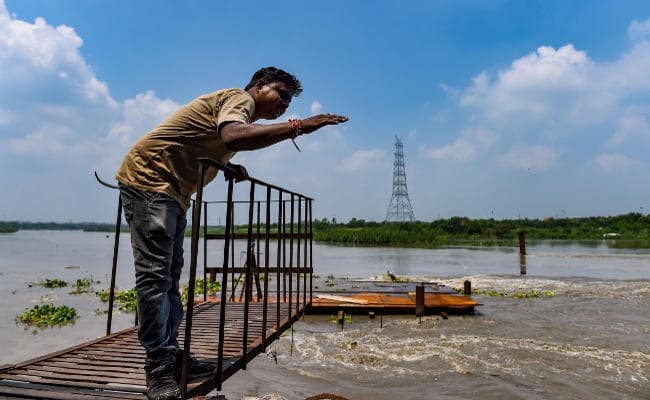 दिल्ली पर मंडराया सबसे बड़ी बाढ़ का खतरा, अरविंद केजरीवाल बोले..