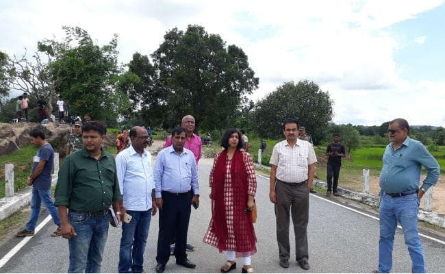 सिमडेगा : भ्रष्टाचार की भेंट चढ़ा 6 करोड़ की लागत से बना पुल, मामले की जांच के लिए पहुंची रांची की टीम