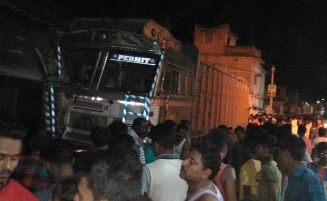 बोकारो : चंदनकियारी में भीषण सड़क दुर्घटना, नशे में धुत ड्राइवर ने घर में घुसाया ट्रक, 2 की मौत