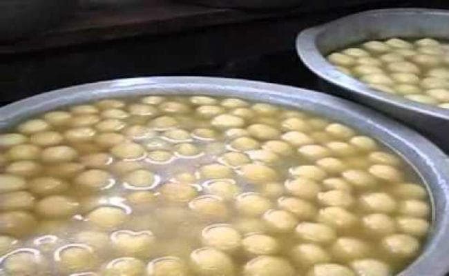 जीआई टैग मिलने की खुशी में ओड़िशा के मिष्टान्न व्यवसायियों ने बांटे 50,000 रसगुल्ले