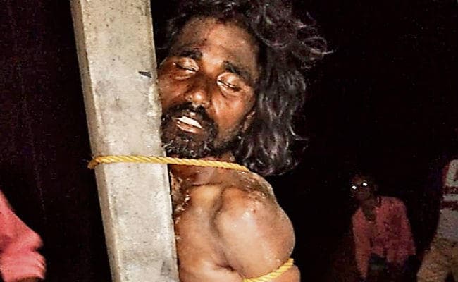 गुमला : चोर समझ विक्षिप्त को बांध कर पीटा