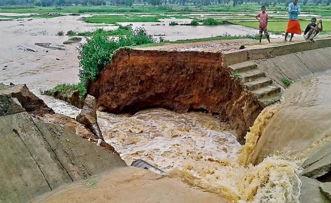 पलामू : तीन माह में बह गयी 13 करोड़ की नहर