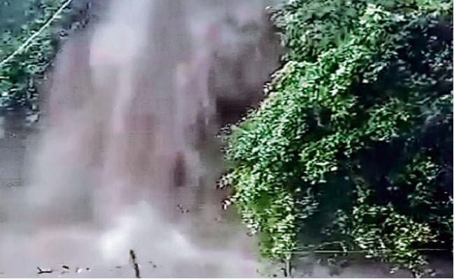 बाढ़ की आशंका: एक सप्ताह के लिए ककोलत जलप्रपात बंद, लगा धारा 144, पर्यटकों के प्रवेश पर रोक