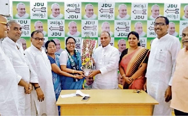 पटना : जदयू में शामिल हुईं पूर्व सांसद कुमकुम राय