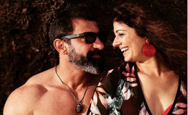 PHOTO : स्विमसूट पहने पूजा बत्रा और नवाब शाह की ये तसवीर तेजी से हो रही वायरल