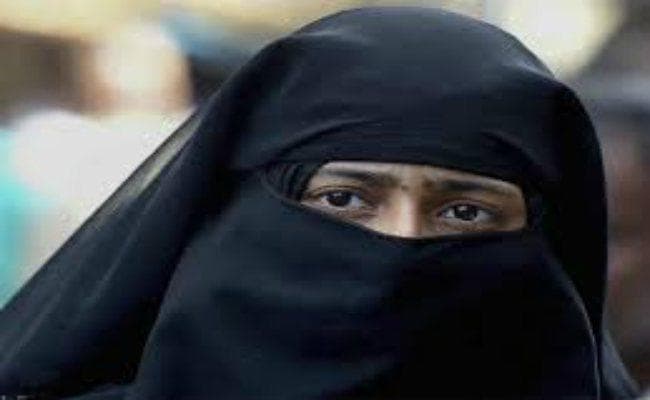 कपड़े खरीदने बाजार गयी थी, पति ने सरेआम दे दिया ‘ट्रिपल तलाक’, मामला दर्ज