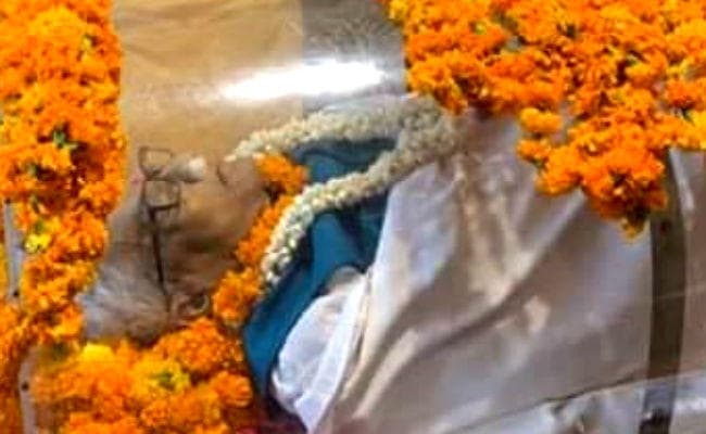 पटना पहुंचा पूर्व मुख्यमंत्री डॉ जगन्नाथ मिश्रा का पार्थिव शरीर, एयरपोर्ट पहुंचे कांग्रेस, बीजेपी और जेडीयू नेता