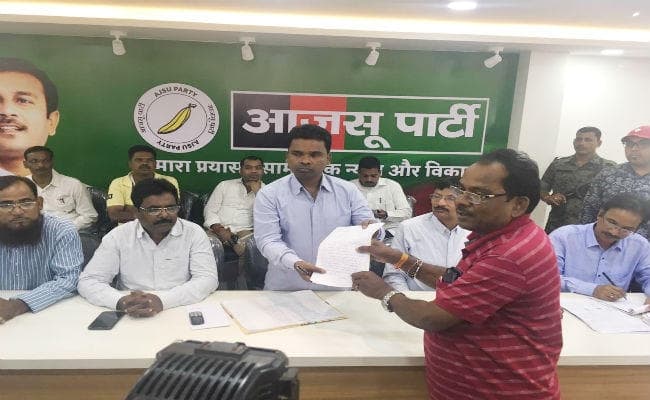 मंत्री रामचंद्र सहिस के जनता दरबार में उठी शहीद निर्मल महतो हत्याकांड की NIA जांच की मांग