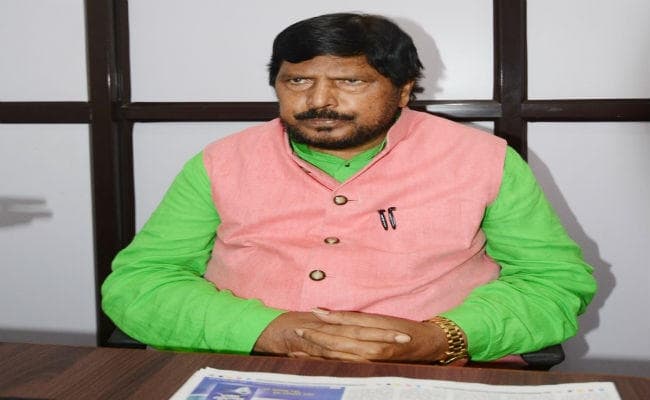 POK पर भारत का अधिकार, इमरान वापस करें नहीं तो युद्ध कर लेंगे : अठावले