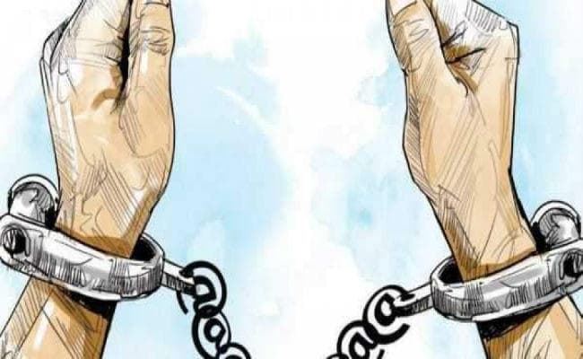 2.44 करोड़ के सोना व 98 लाख रुपये के साथ चार हुए गिरफ्तार