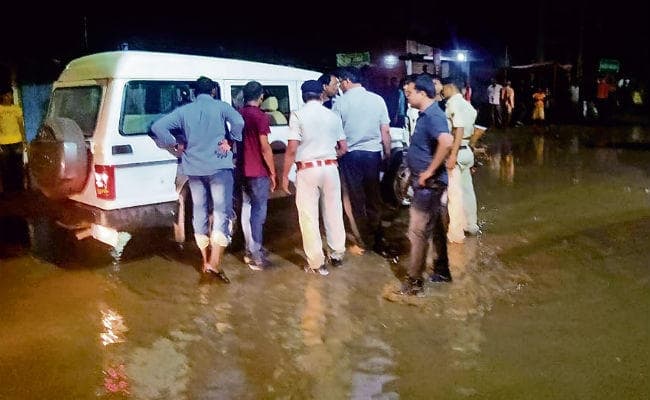 सारण : अपराधियों की अंधाधुंध फायरिंग से थर्राया मढ़ौरा बाजार, दहशत