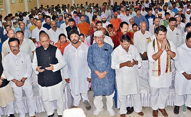 कांग्रेस के सद्भावना दिवस पर धर्म गुरुओं ने करायी प्रार्थना, कहा- देश को गलत हाथों से निकालो