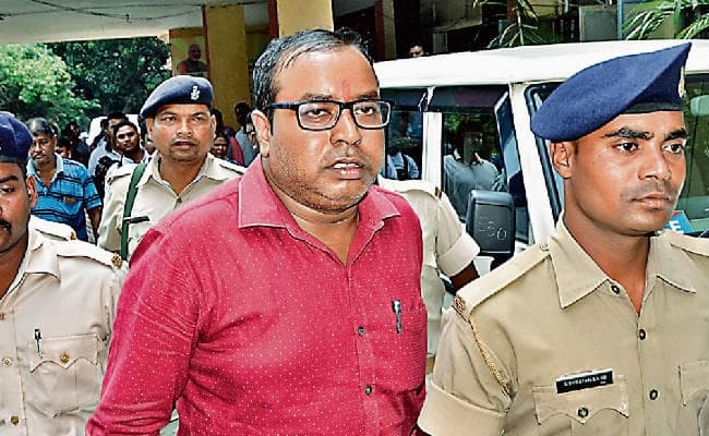 भ्रष्टाचार पर वार : लातेहार व धनबाद में एसीबी की कार्रवाई