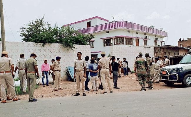 11 टीम, 200 पुलिसकर्मी, फिर भी गिरफ्त से बाहर अनंत सिंह