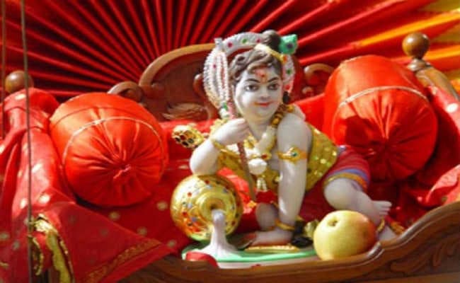 श्रीकृष्ण जन्माष्टमी की तैयारी में जुटे भक्त