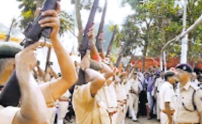 पटना : .....जब पूर्व मुख्यमंत्री के अंतिम सम्मान में धोखा दे गयी पुलिस की राइफल