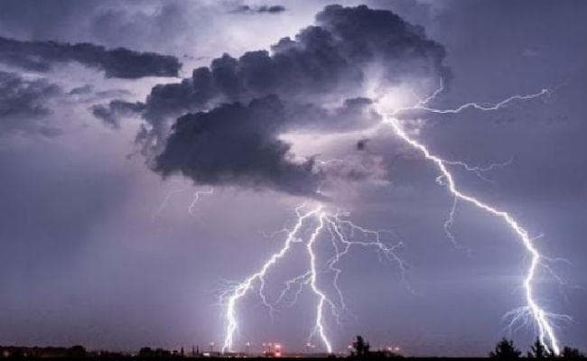 ऊंची इमारतों पर लगेंगे ठनके से बचाने वाले यंत्र