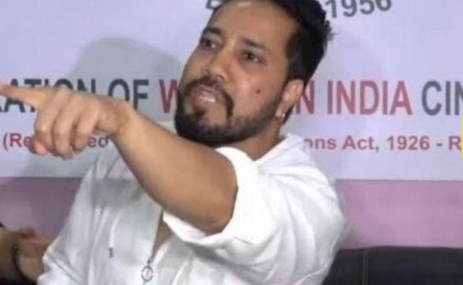 मीका सिंह ने मांगी माफी, फिर सवालों से इरिटेट होकर छोड़ी प्रेस कॉन्फ्रेंस